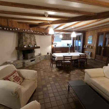 Holiday home Cottage Chaleureux Vue Sur Le Lac Du Bourget Conjux