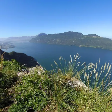 Holiday home Cottage Chaleureux Vue Sur Le Lac Du Bourget